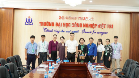 Lãnh đạo Nhà trường làm việc với Công ty TNHH Nhân lực Anh Gia Hào – Trung Quốc